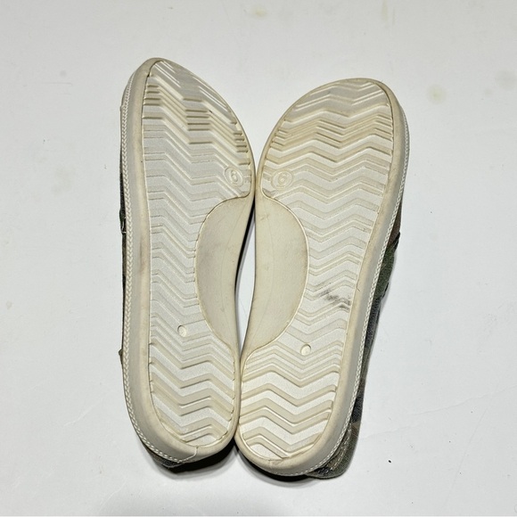 Women’s Malibu Camouflage Slip-On Sneakers Size 6 - Picture 4 of 8